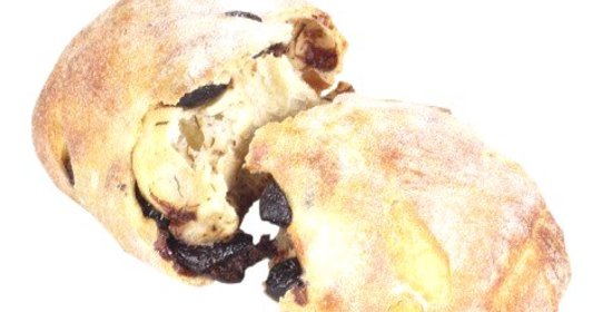 Хлеб с кардамоном и черносливом