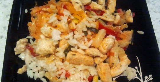 Курица с рисом, ананасом и овощами