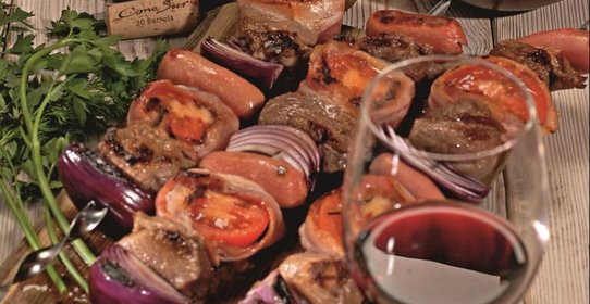 Шашлыки с соусом из хрена