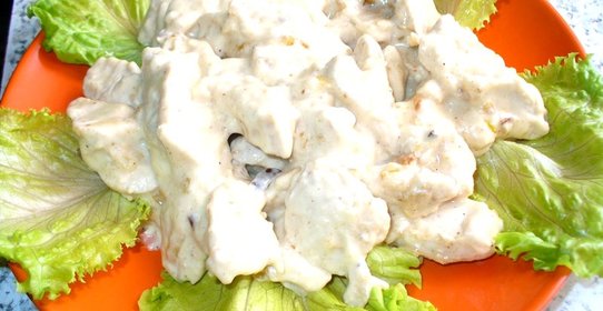 Курица в соусе на сковороде