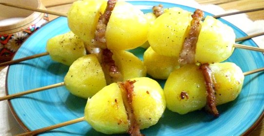Картошка с салом на шпажках
