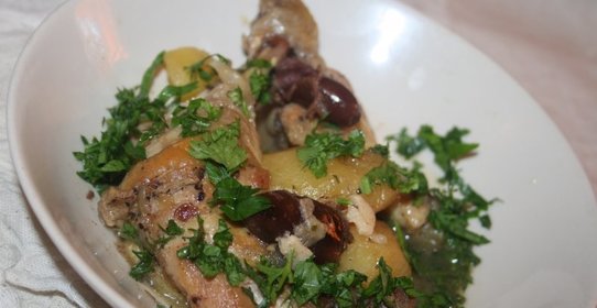 Курица с картофелем и... финиками