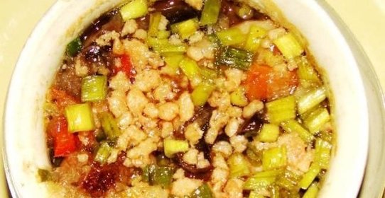 Картофель с овощами в горшке