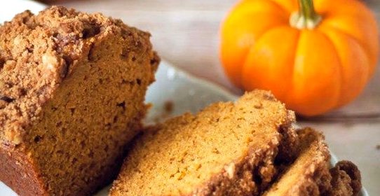 Тыквенный хлеб с ореховой посыпкой