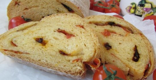 Томатный хлеб с вялеными помидорами