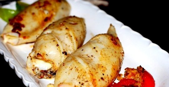 Кальмары, фаршированные сыром