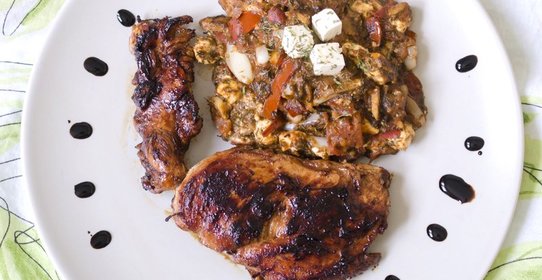 Хрустящая курочка в бальзамическом уксусе с гарниром из томатов с сыром фета