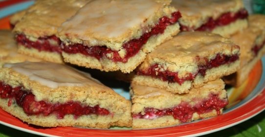 Рассыпчатое печенье с малиной