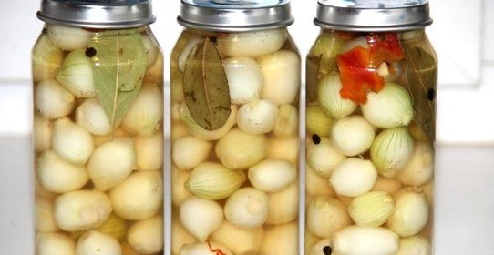 Маринованный лук в банках на зиму