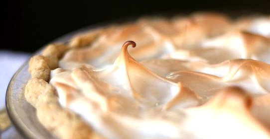 Ананасовый пирог с безе