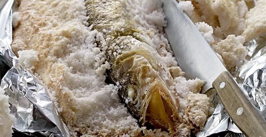 Рыба, запеченная в соли