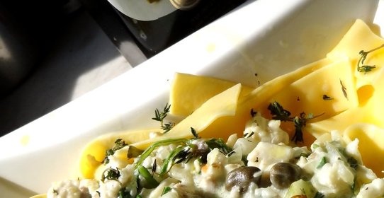 Паппарделле с соусом из белой рыбы, рокфора и шпината