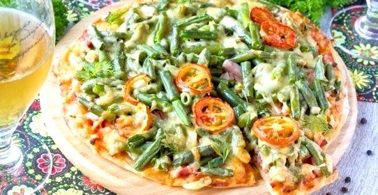 Пицца со стручковой фасолью и ветчиной