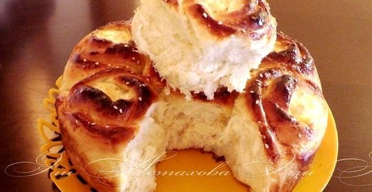 Пирог с творожными розами