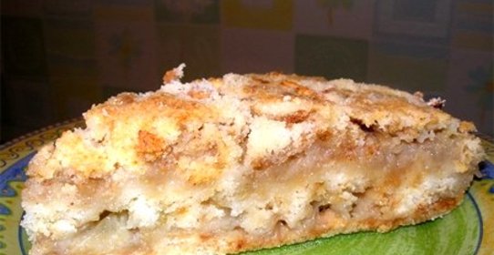 Шарлотка с тертыми яблоками