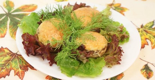 Бульон и булочки с начинкой