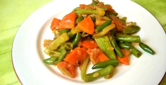 Тушеные овощи под соусом