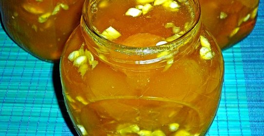 Абрикосовое варенье с ядрышками