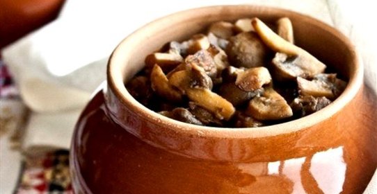 Перловая каша в горшочках с грибами