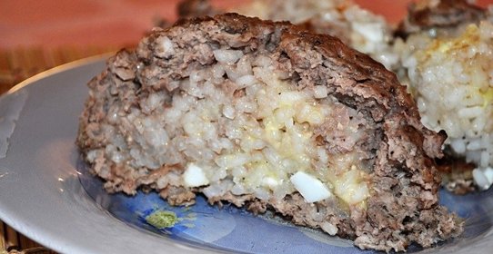 Мясной рулет с рисом