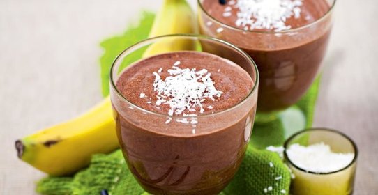 Шоколадный смузи с бананом и кокосовым молоком