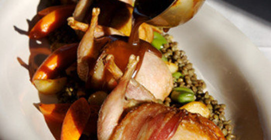 Перепелки под виноградно-коньячным соусом