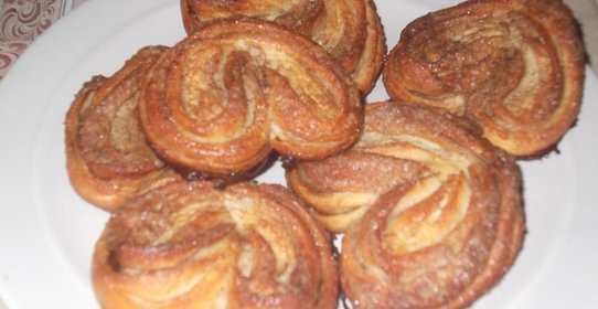 Плюшки с сахаром и корицей