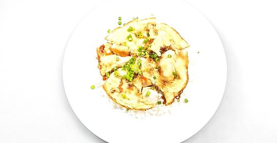 Оякодон (японский омлет с рисом и курицей)