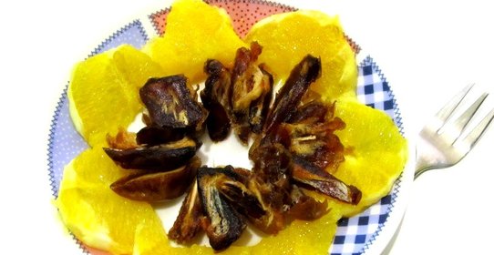 Салат апельсиновый с финиками