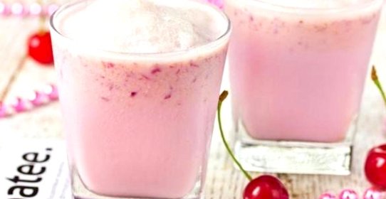 Вишневый смузи с йогуртом