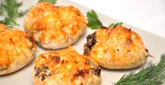 Куриное филе с грибами в духовке