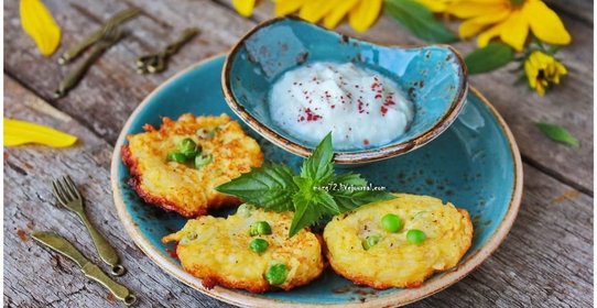 Овощные оладьи из топинамбура с сыром и горошком