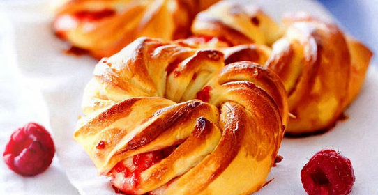 Булочки с малиновым джемом