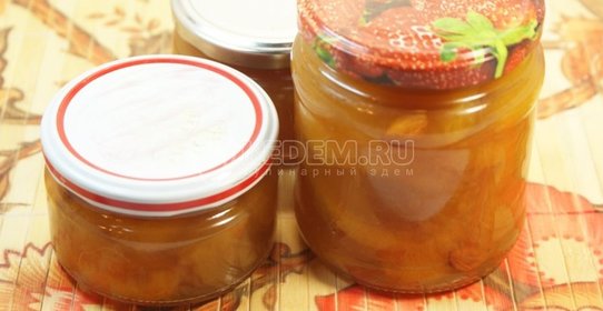 Абрикосовое варенье с косточками