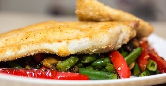 Салат-коктейль с ветчиной и сыром