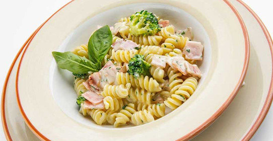 Фузили с ветчиной и брокколи