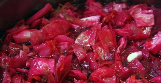 Маринованная капуста кусочками со свеклой