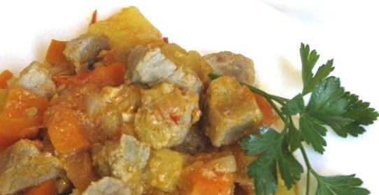 Тушеная свинина с кабачками в мультиварке