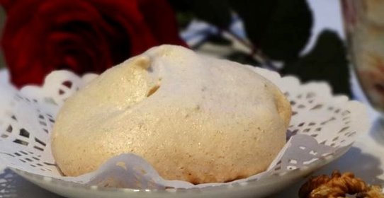 Ореховое безе