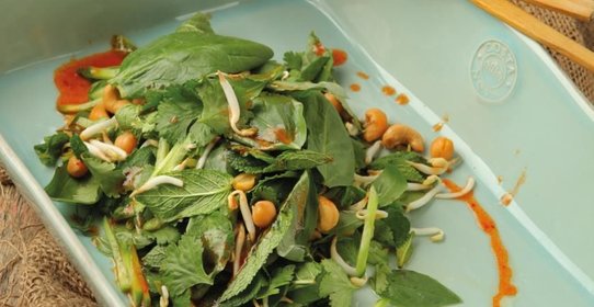 Салат с ростками фасоли и кешью (постный)