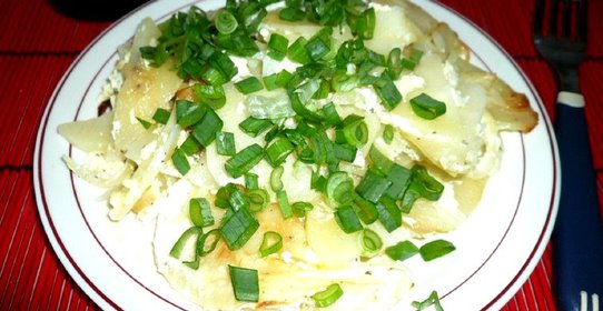 Картофель запеченный с луком