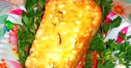 Белый хлеб запеченный с овощами