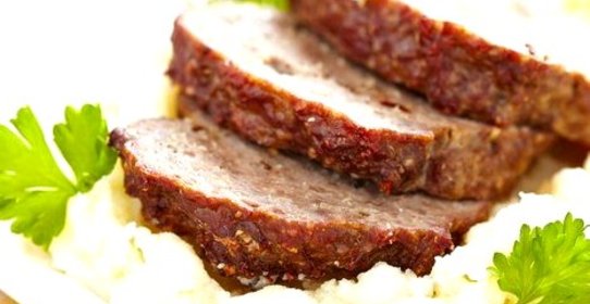 Мясной рулет с яблоками