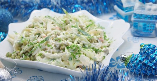 Салат с кальмарами и огурцом