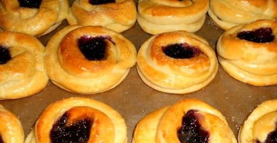Булочки с вареньем в духовке