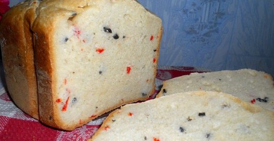 Хлеб с маслинами и красным перцем