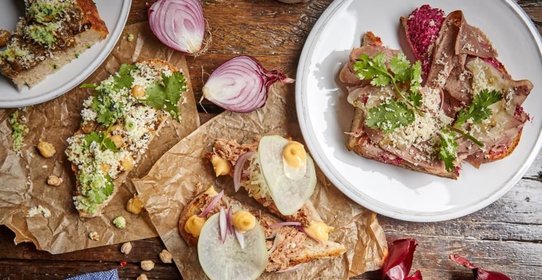 Брускетта с тунцом