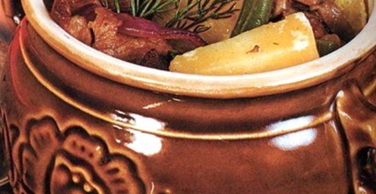 Свинина с овощами в горшочках