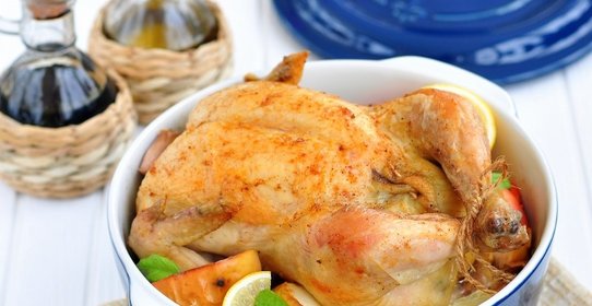 Цыпленок запеченный с яблоками и овощами