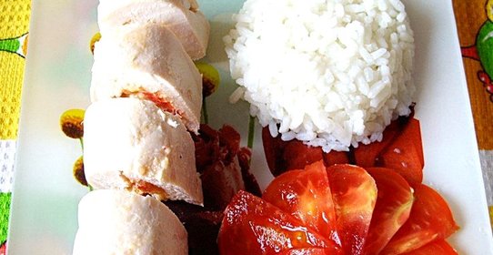 Куриные рулетики с помидором и сыром